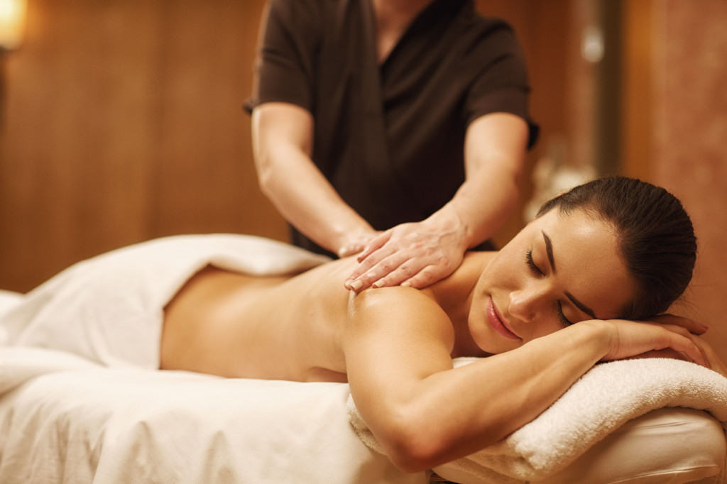 Massage/beauty therapist