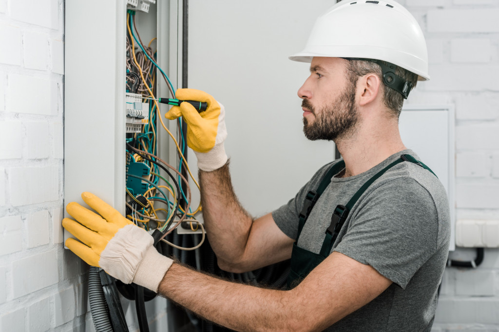 Maintenance - electrician