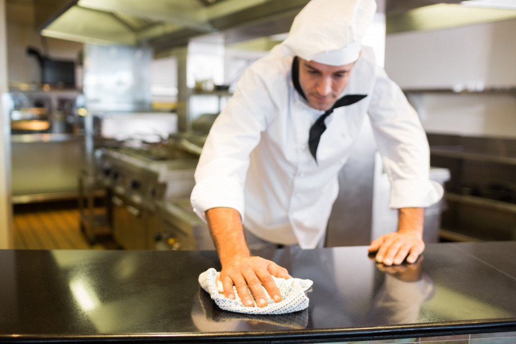 βοηθός κουζίνας / kitchen helper